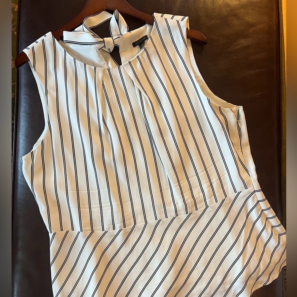 Ann Taylor sleeveless blouse size 14 white with black stripes